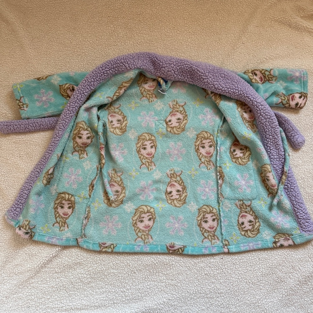 Frozen Elsa Robe - Picture 5 of 5